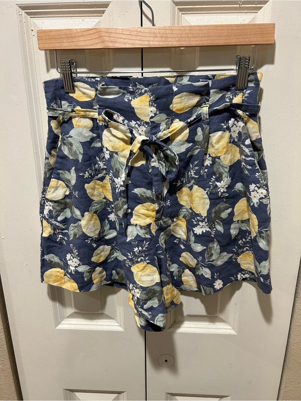 Abercrombie&Fitch Linen Lemon Printed High Rise Shorts , Small - Picture 1 of 6